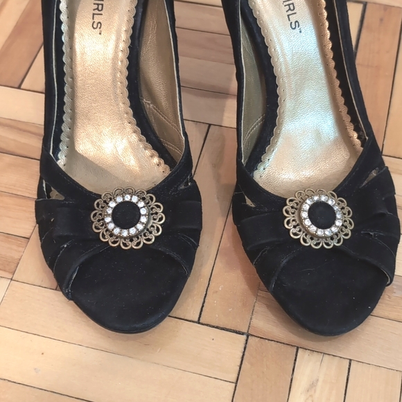 Bcbg size 6.5 B black suede heels with detail front open toe - Picture 2 of 10